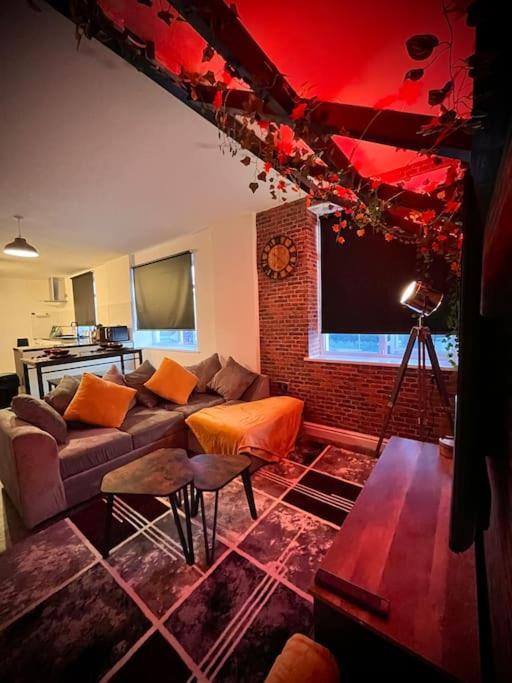 Stunning Two Bed City Centre Apartment Лідс Екстер'єр фото