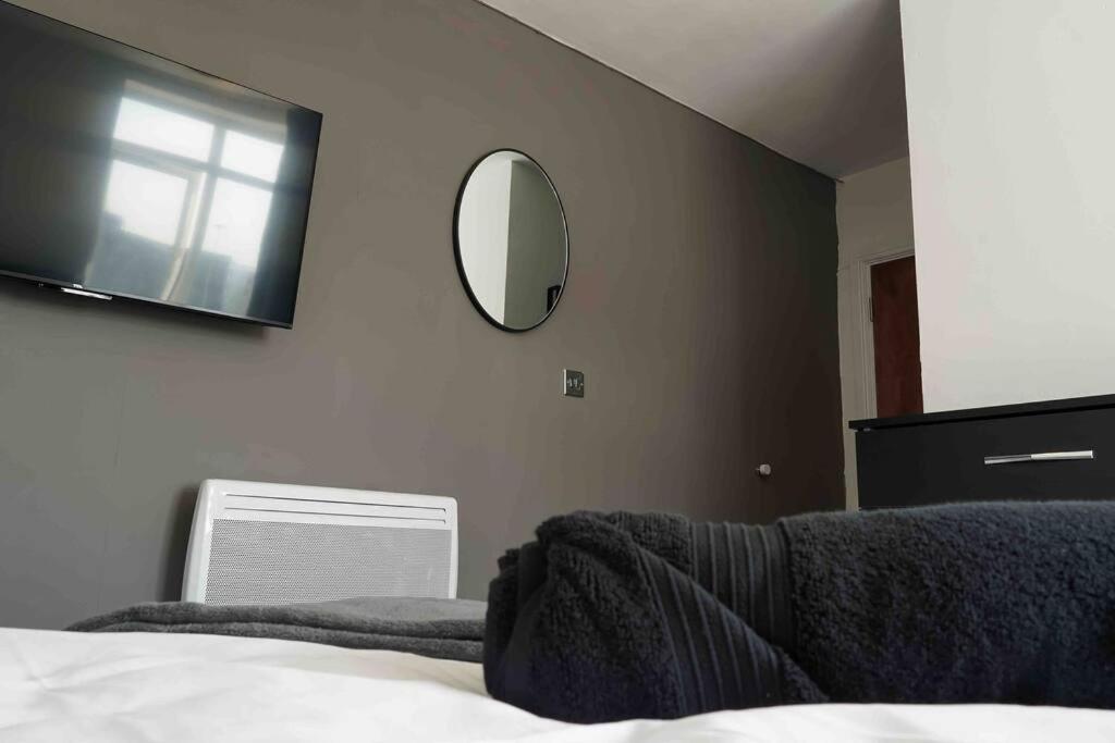 Stunning Two Bed City Centre Apartment Лідс Екстер'єр фото