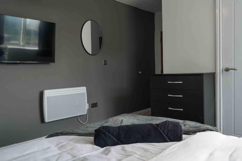 Stunning Two Bed City Centre Apartment Лідс Екстер'єр фото