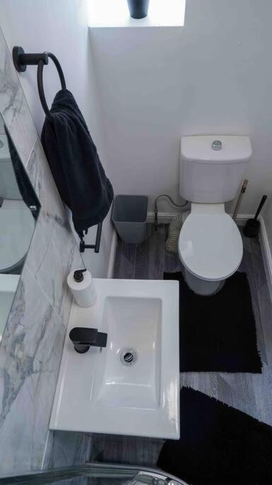 Stunning Two Bed City Centre Apartment Лідс Екстер'єр фото