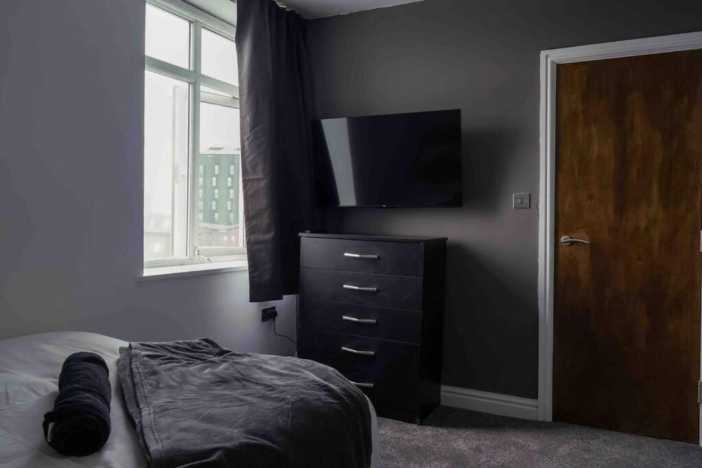 Stunning Two Bed City Centre Apartment Лідс Екстер'єр фото